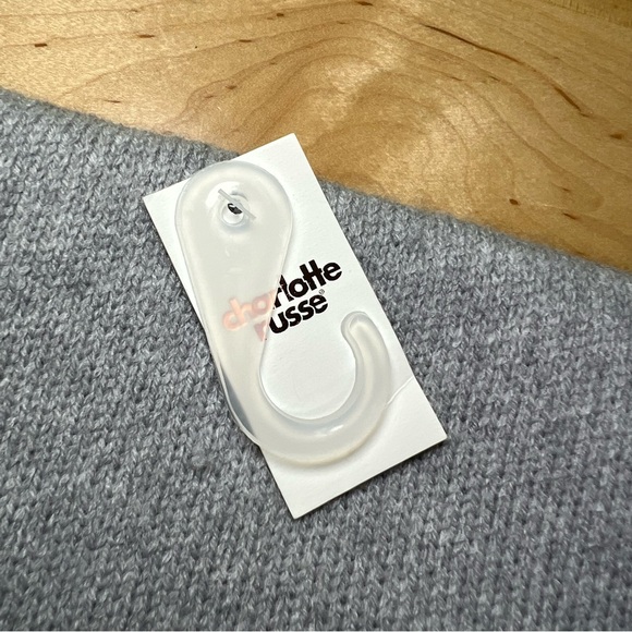 Charlotte Russe grey knit cute preppy scarf luxury look NWT 50X12 - Picture 3 of 3